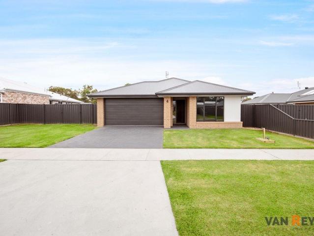 Near New Home Set on a Roomy Block with 3 Bay Shed