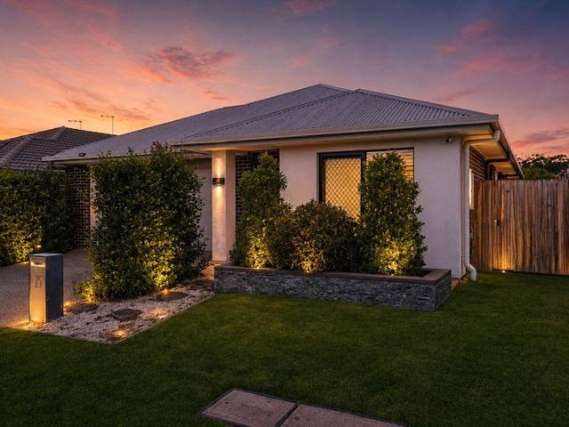 Beautiful Contemporary Home on Low Maintenance Block