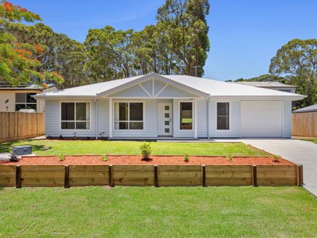 Near new home with solar & large tiled alfresco area!