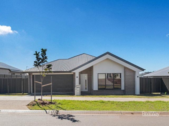 Near New Home with Raked Ceilings and Ducted Air Conditioning