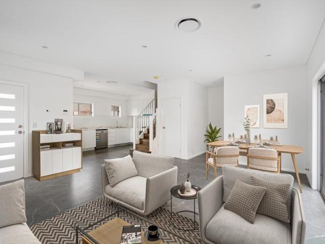 Near New House Sized Luxury Townhouse