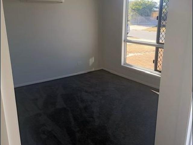 Near new large 4 Bedroom Family home Break Lease