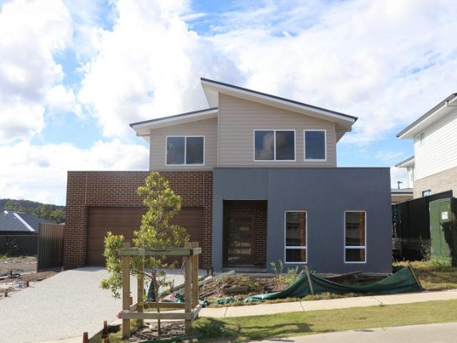 NEAR NEW LARGE FAMILY HOME!