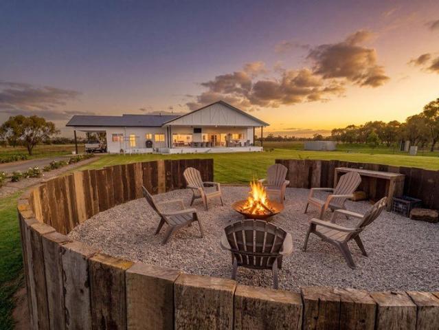 Near New Lifestyle Property on 135 Acres!