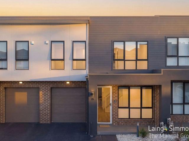 Light Filled Modern Townhouse Offering Comfort, Convenience & Low Maintenance Living