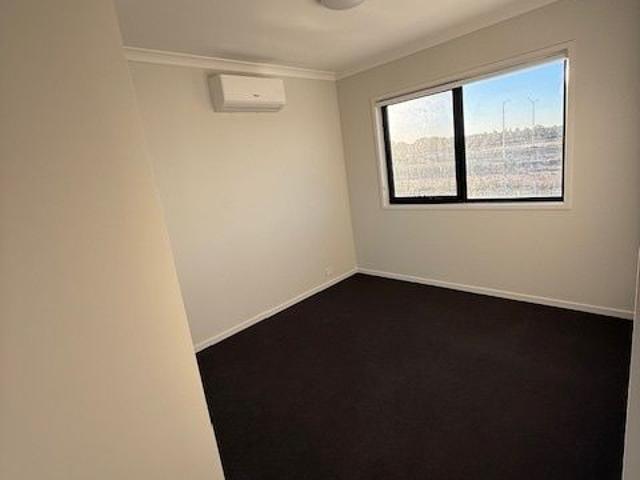 Near New, Low maintenance Townhouse!