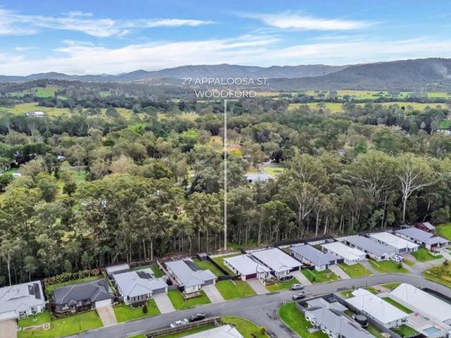 NEAR NEW LOWSET HOME WITH SIDE ACCESS