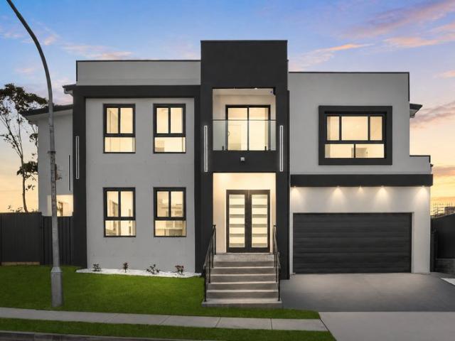 NEAR NEW, LUXURIOUS & READY TO MOVE IN