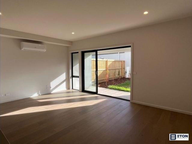 Near New Luxurious town house in the hearth of Point Cook