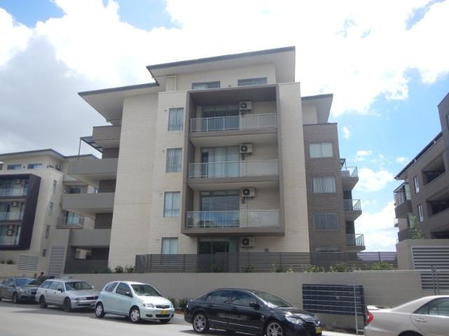Near new luxury 1 bedroom +1 study apartment