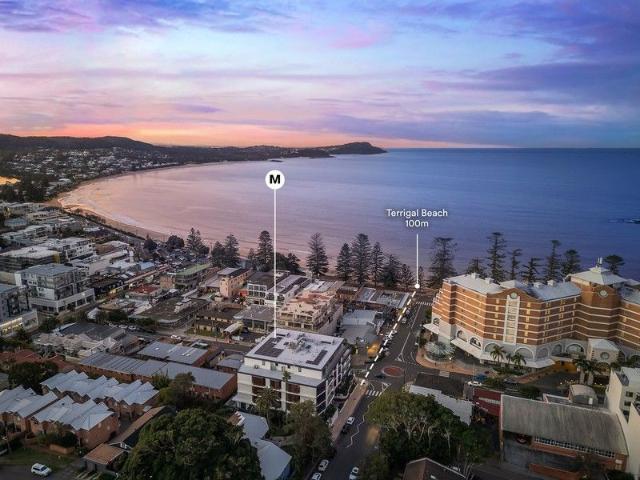 Near new luxury apartment in a blue chip Terrigal Beach position