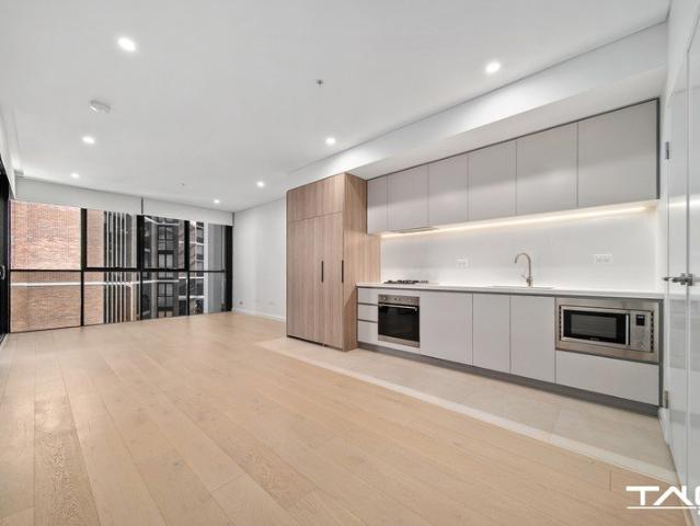 Near New Luxury Apartment with Secure Parking & Storage in Prime Westmead Location
