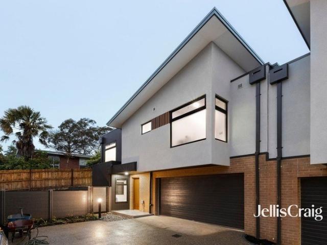 Near New Luxury in Convenient College Zone Position
