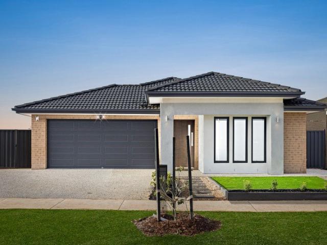 Near New Luxury Living in Parkbrook Estate, Manor Lakes
