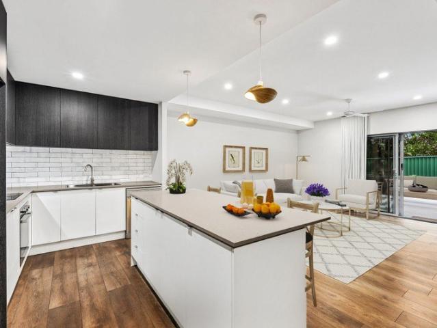 Near New Luxury Living in the Heart of Helensvale Vacant & Ready to Move In
