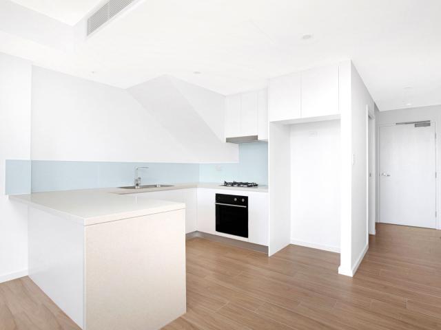 Near New Luxury Split Level One Bedroom + Study Apartment