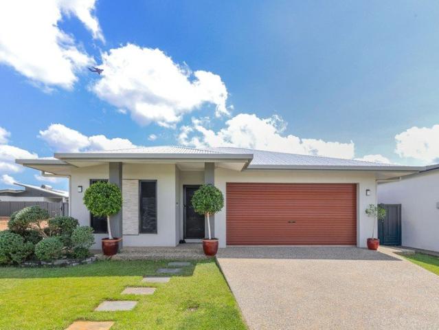 NEAR NEW LUXURY WITH SERIOUS WOW FACTOR DO NOT MISS!