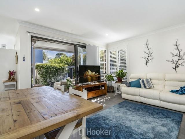 Near New Luxury Townhouse in a Prime Warners Bay Location