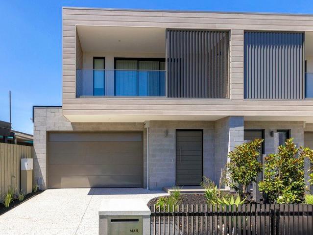 NEAR NEW LUXURY TOWNHOUSE IN PRIVATE CUL DE SAC