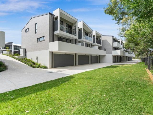 Near new Luxury Townhouse in the Heart of Burrill Lake