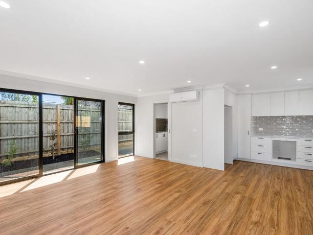 Near New Luxury Townhouse