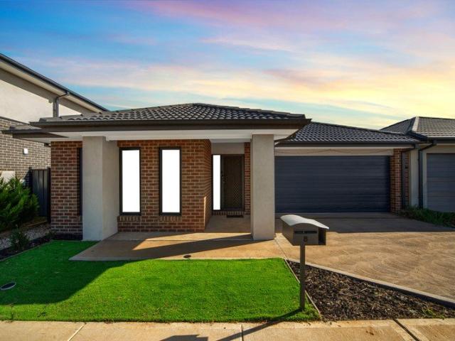 Near New Metricon Home in Grandview Estate