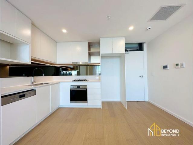 Near New Modern 1 Bedroom Apartment Walking Distance to Homebush Station