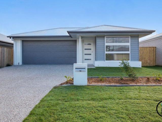 NEAR NEW Modern Comfort Meets Family Friendly Living