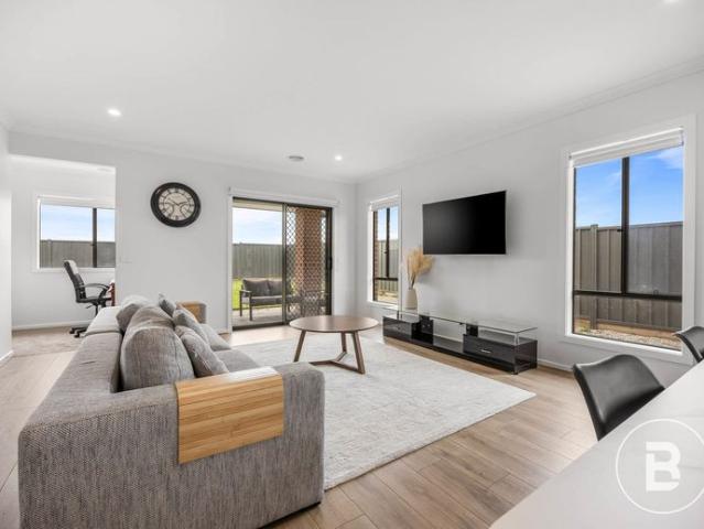 NEAR NEW MODERN DESIGN HOME IN POPULAR LUCAS ESTATE