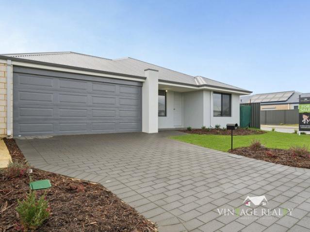 NEAR NEW MODERN FAMILY HOME