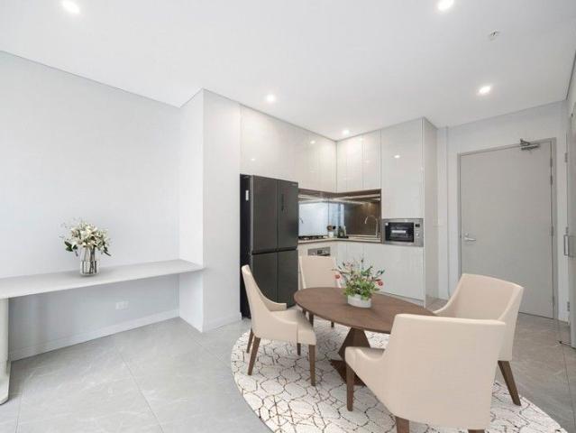 Near New Modern Living in the Heart of Zetland