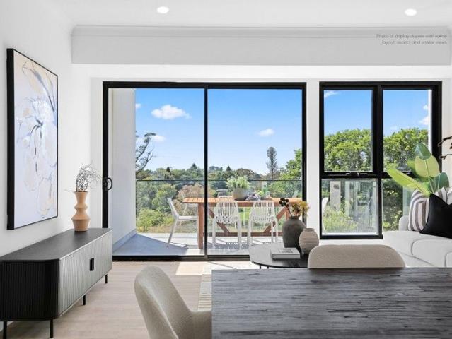 Near new, never occupied, designer duplex with parkland views in the Blue Mountains