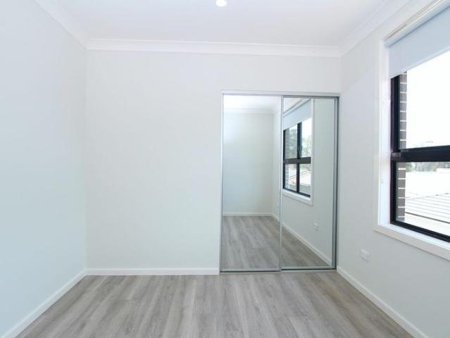 Near New one bedroom unit near unity Grammer School