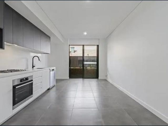 Near New Oversized Studio with Urban Outlook