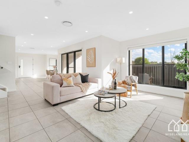 Near New Parkfront Family Home | 207sqm of Contemporary Living