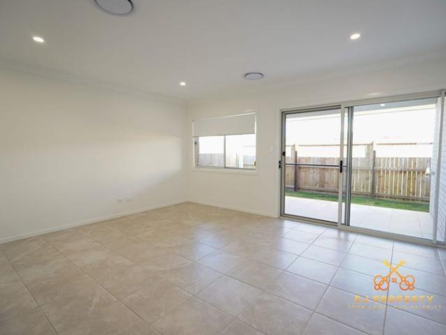 Near New Perfection – 5 minute drive to Orion Springfield Shopping Centre!