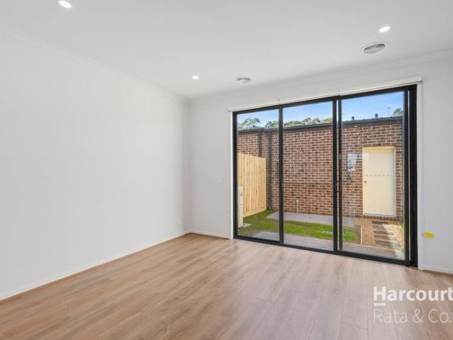 Near New Perfectly Designed Townhouse!