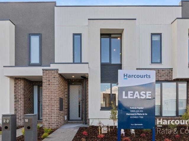 Near New Perfectly Designed Townhouse!