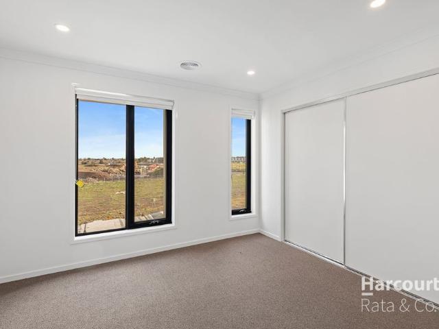 Near New Perfectly Designed Townhouse!