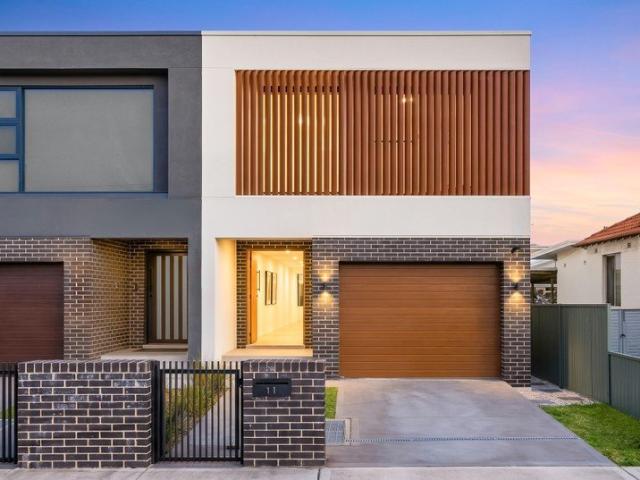 Near New Residence of Space, Light & Sophistication in a Prized Neighbourhood Pocket