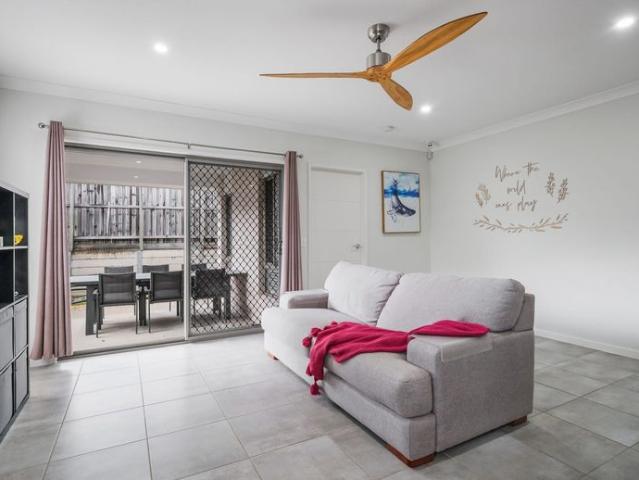 NEAR NEW SINGLE LEVEL FAMILY HOME IN GREENBANK