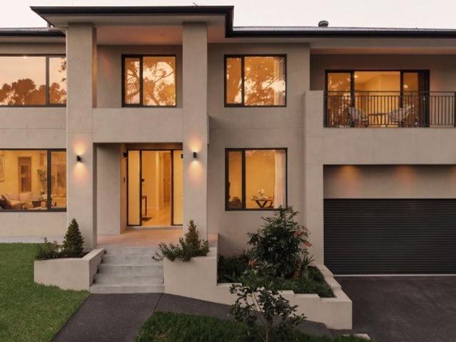 Near New Six Bedroom Family Home with Expansive Outdoor Living in Oatley West School Catchment