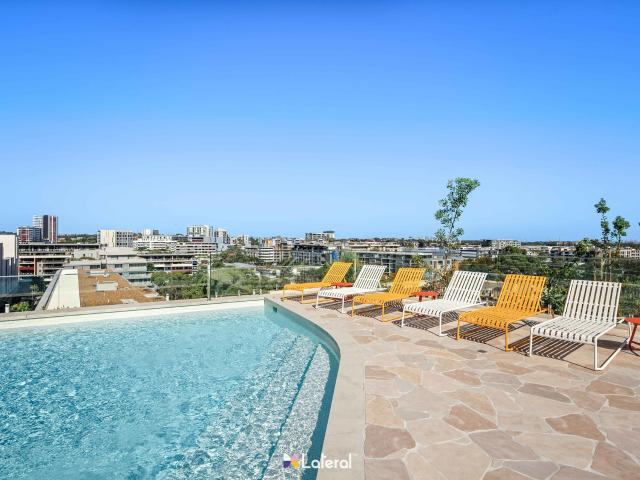 NEAR NEW SPACIOUS 1 BEDROOM, 100M TO GREEN SQUARE STATION