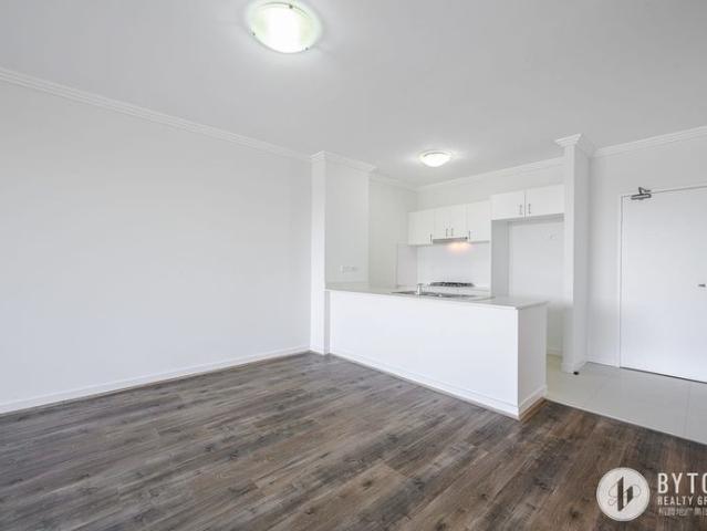 Near New Spacious 2 Bed Apartment in the Heart of Westmead