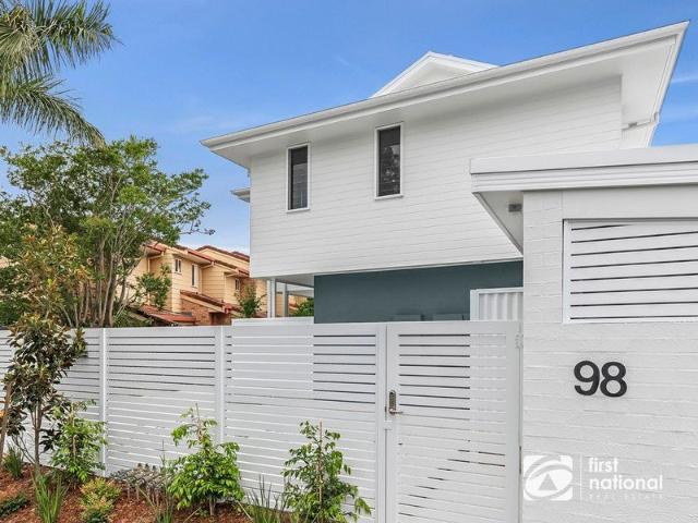Near new spacious townhouse