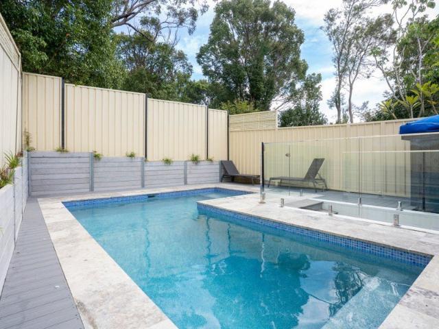 Near New Spacious Duplex with a Pool