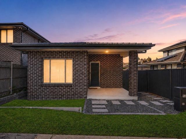 NEAR NEW | STREET FACING | MODERN & PRIVATE