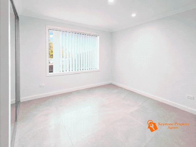 Near New Street Facing Granny Flat with Parking