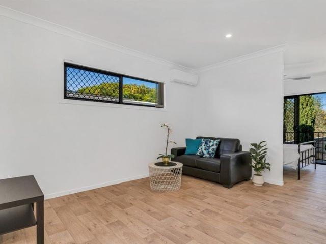 NEAR NEW STUDIO UNIT WITH PARKING