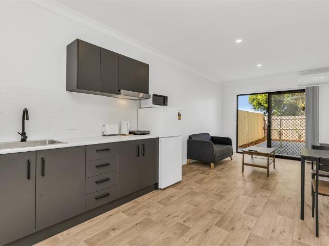 NEAR NEW STUDIO UNIT GREAT CENTRAL TINGALPA LOCATION